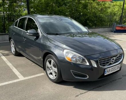 Серый Вольво С60, объемом двигателя 2.52 л и пробегом 250 тыс. км за 9250 $, фото 1 на Automoto.ua