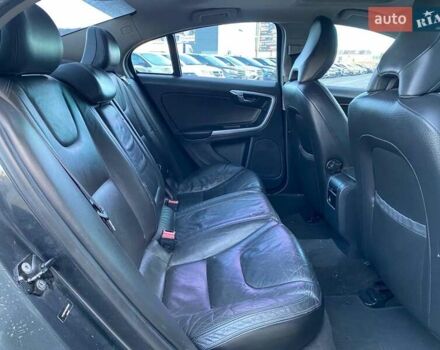 Серый Вольво С60, объемом двигателя 2.5 л и пробегом 154 тыс. км за 7000 $, фото 19 на Automoto.ua