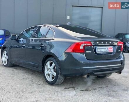 Серый Вольво С60, объемом двигателя 2.5 л и пробегом 154 тыс. км за 7000 $, фото 4 на Automoto.ua