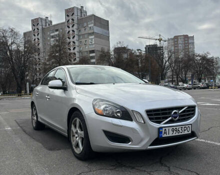 Серый Вольво С60, объемом двигателя 2.52 л и пробегом 230 тыс. км за 9800 $, фото 1 на Automoto.ua