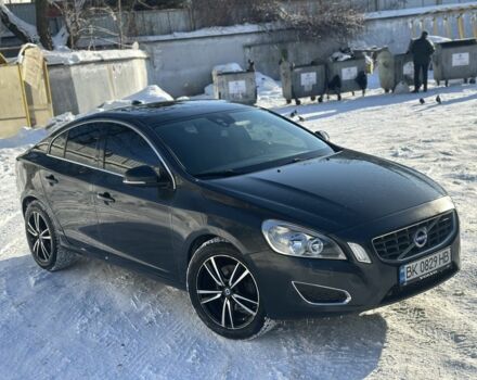 Серый Вольво С60, объемом двигателя 2.4 л и пробегом 268 тыс. км за 9999 $, фото 2 на Automoto.ua