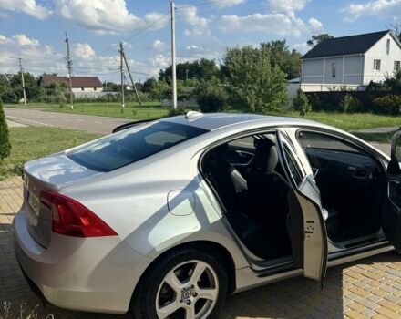 Серый Вольво С60, объемом двигателя 2.5 л и пробегом 230 тыс. км за 10600 $, фото 7 на Automoto.ua