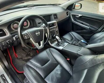 Серый Вольво С60, объемом двигателя 2.5 л и пробегом 325 тыс. км за 10900 $, фото 11 на Automoto.ua