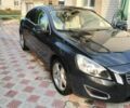 Серый Вольво С60, объемом двигателя 2.5 л и пробегом 220 тыс. км за 8500 $, фото 2 на Automoto.ua
