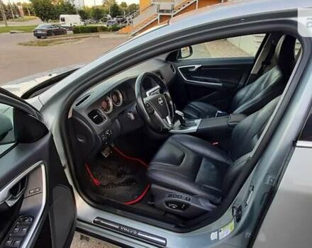 Серый Вольво С60, объемом двигателя 2.5 л и пробегом 325 тыс. км за 10900 $, фото 9 на Automoto.ua