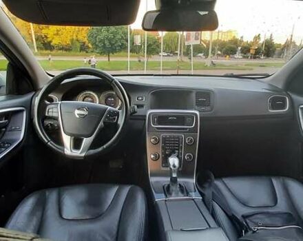 Серый Вольво С60, объемом двигателя 2.5 л и пробегом 325 тыс. км за 10900 $, фото 13 на Automoto.ua