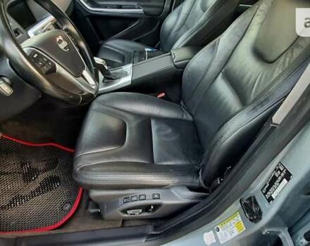 Серый Вольво С60, объемом двигателя 2.5 л и пробегом 325 тыс. км за 10900 $, фото 10 на Automoto.ua