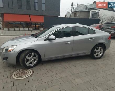 Серый Вольво С60, объемом двигателя 2.5 л и пробегом 325 тыс. км за 10750 $, фото 9 на Automoto.ua