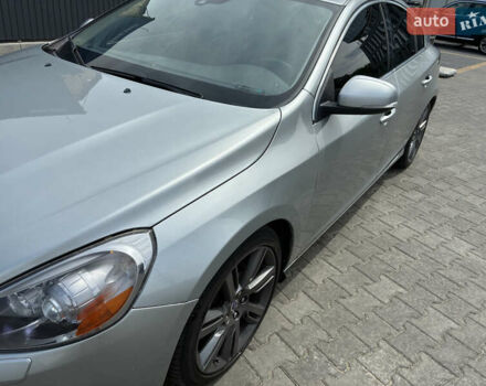 Серый Вольво С60, объемом двигателя 2.95 л и пробегом 223 тыс. км за 10800 $, фото 2 на Automoto.ua