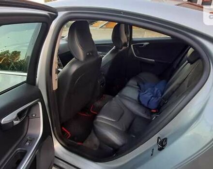 Серый Вольво С60, объемом двигателя 2.5 л и пробегом 325 тыс. км за 10900 $, фото 8 на Automoto.ua