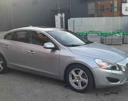 Серый Вольво С60, объемом двигателя 2.5 л и пробегом 325 тыс. км за 10900 $, фото 3 на Automoto.ua