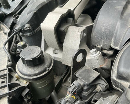 Серый Вольво С60, объемом двигателя 2.5 л и пробегом 213 тыс. км за 11000 $, фото 40 на Automoto.ua