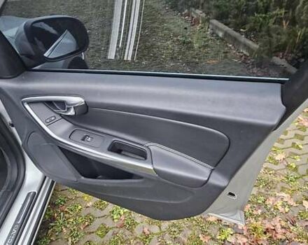 Серый Вольво С60, объемом двигателя 2.5 л и пробегом 139 тыс. км за 10400 $, фото 27 на Automoto.ua