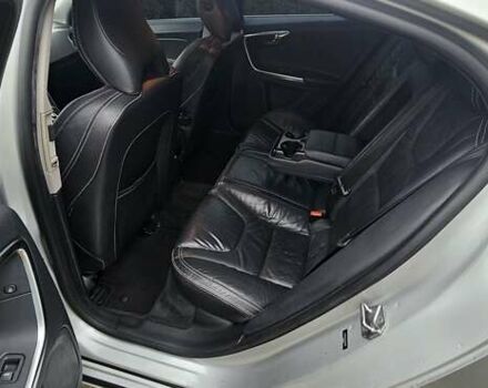 Серый Вольво С60, объемом двигателя 2.5 л и пробегом 139 тыс. км за 10400 $, фото 31 на Automoto.ua