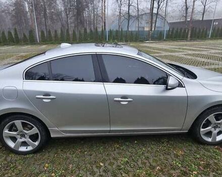 Серый Вольво С60, объемом двигателя 2.5 л и пробегом 139 тыс. км за 10400 $, фото 5 на Automoto.ua