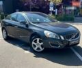 Серый Вольво С60, объемом двигателя 2.5 л и пробегом 208 тыс. км за 11490 $, фото 1 на Automoto.ua