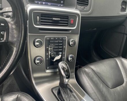 Серый Вольво С60, объемом двигателя 2.5 л и пробегом 285 тыс. км за 8950 $, фото 11 на Automoto.ua