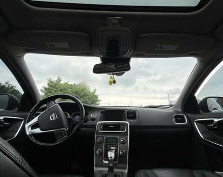 Серый Вольво С60, объемом двигателя 2.5 л и пробегом 213 тыс. км за 11000 $, фото 16 на Automoto.ua