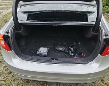 Серый Вольво С60, объемом двигателя 2.5 л и пробегом 139 тыс. км за 10400 $, фото 37 на Automoto.ua