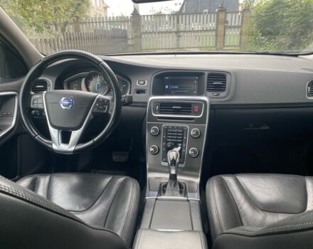 Серый Вольво С60, объемом двигателя 2.5 л и пробегом 285 тыс. км за 8950 $, фото 7 на Automoto.ua