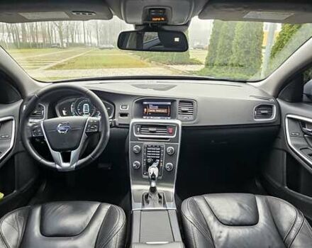 Серый Вольво С60, объемом двигателя 2.5 л и пробегом 139 тыс. км за 10400 $, фото 13 на Automoto.ua