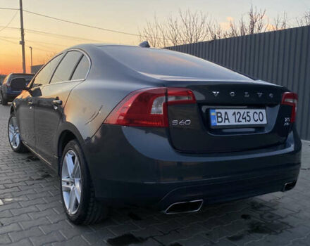 Серый Вольво С60, объемом двигателя 2.5 л и пробегом 294 тыс. км за 13000 $, фото 3 на Automoto.ua