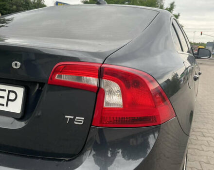 Серый Вольво С60, объемом двигателя 2.5 л и пробегом 213 тыс. км за 11000 $, фото 4 на Automoto.ua