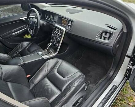 Серый Вольво С60, объемом двигателя 2.5 л и пробегом 139 тыс. км за 10400 $, фото 23 на Automoto.ua