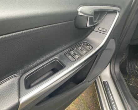 Серый Вольво С60, объемом двигателя 2.5 л и пробегом 285 тыс. км за 8950 $, фото 15 на Automoto.ua