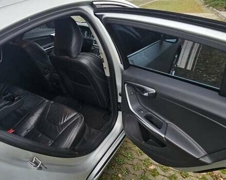 Серый Вольво С60, объемом двигателя 2.5 л и пробегом 139 тыс. км за 10400 $, фото 29 на Automoto.ua