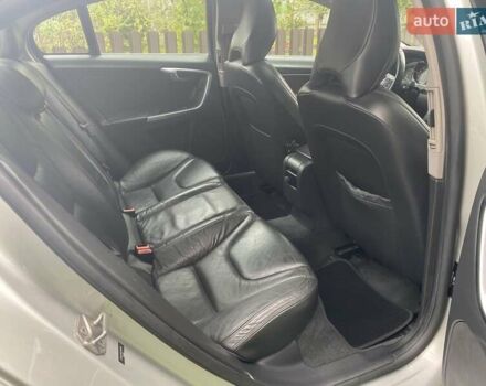 Серый Вольво С60, объемом двигателя 2.52 л и пробегом 285 тыс. км за 8850 $, фото 17 на Automoto.ua