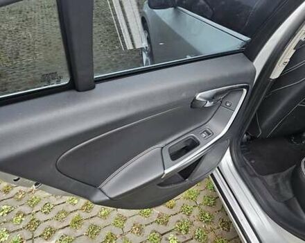 Серый Вольво С60, объемом двигателя 2.5 л и пробегом 139 тыс. км за 10400 $, фото 32 на Automoto.ua