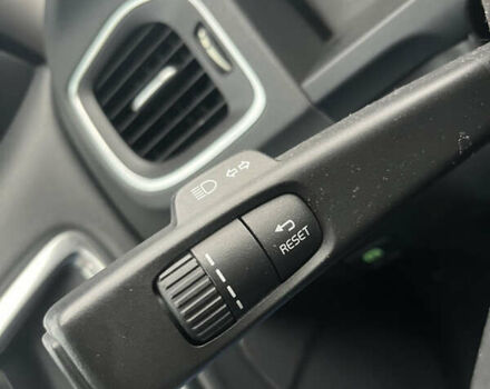 Серый Вольво С60, объемом двигателя 2.5 л и пробегом 213 тыс. км за 11000 $, фото 29 на Automoto.ua