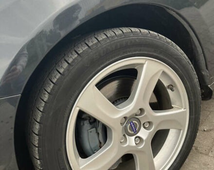 Серый Вольво С60, объемом двигателя 2.5 л и пробегом 213 тыс. км за 11000 $, фото 5 на Automoto.ua