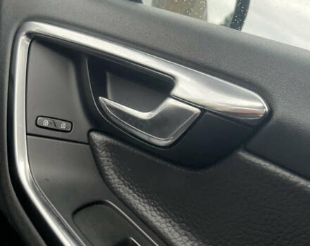 Серый Вольво С60, объемом двигателя 2.5 л и пробегом 213 тыс. км за 11000 $, фото 22 на Automoto.ua