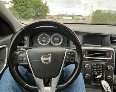 Серый Вольво С60, объемом двигателя 2.5 л и пробегом 213 тыс. км за 11000 $, фото 25 на Automoto.ua