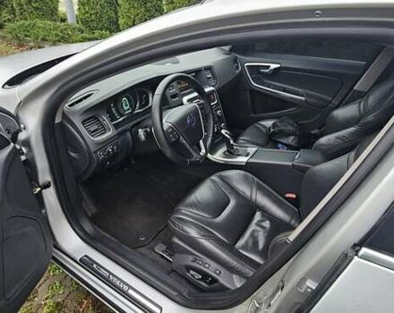 Серый Вольво С60, объемом двигателя 2.5 л и пробегом 139 тыс. км за 10400 $, фото 16 на Automoto.ua