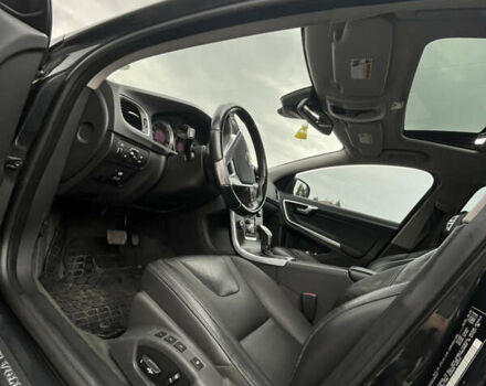 Серый Вольво С60, объемом двигателя 2.5 л и пробегом 213 тыс. км за 11000 $, фото 19 на Automoto.ua