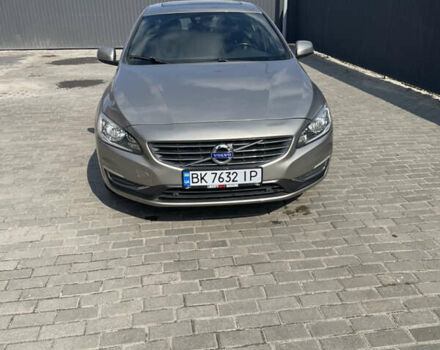 Серый Вольво С60, объемом двигателя 1.97 л и пробегом 150 тыс. км за 13300 $, фото 2 на Automoto.ua