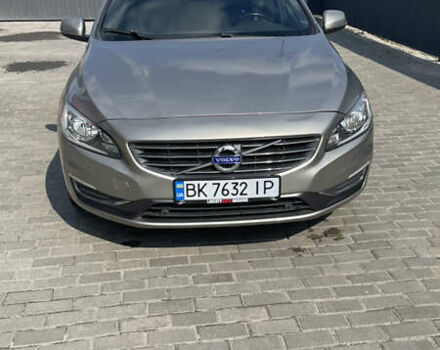 Серый Вольво С60, объемом двигателя 1.97 л и пробегом 150 тыс. км за 13300 $, фото 1 на Automoto.ua