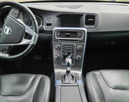 Серый Вольво С60, объемом двигателя 2.5 л и пробегом 82 тыс. км за 8700 $, фото 9 на Automoto.ua