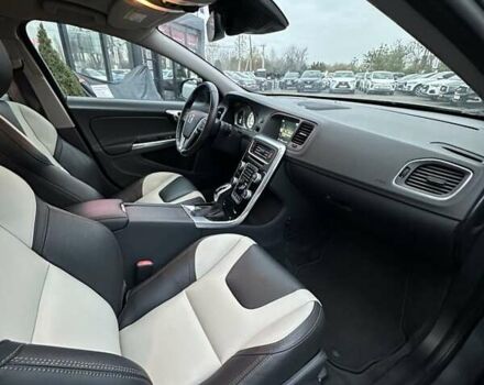 Серый Вольво С60, объемом двигателя 2.5 л и пробегом 73 тыс. км за 16500 $, фото 27 на Automoto.ua