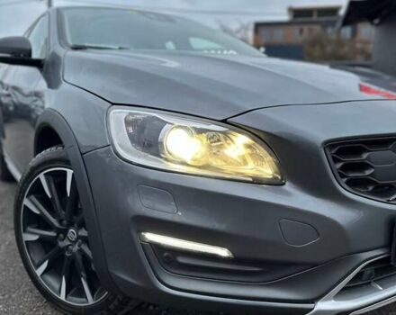 Серый Вольво С60, объемом двигателя 2.5 л и пробегом 73 тыс. км за 16500 $, фото 2 на Automoto.ua