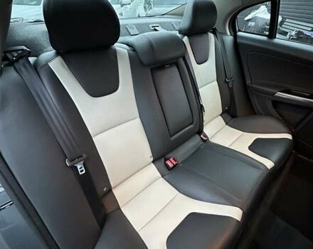 Серый Вольво С60, объемом двигателя 2.5 л и пробегом 73 тыс. км за 16500 $, фото 18 на Automoto.ua