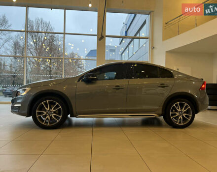 Серый Вольво С60, объемом двигателя 2.5 л и пробегом 181 тыс. км за 15900 $, фото 2 на Automoto.ua