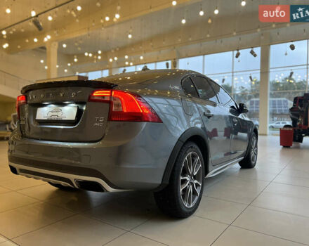 Серый Вольво С60, объемом двигателя 2.5 л и пробегом 181 тыс. км за 15900 $, фото 5 на Automoto.ua