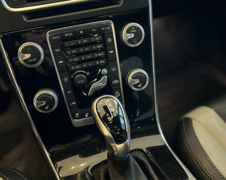 Серый Вольво С60, объемом двигателя 2.5 л и пробегом 181 тыс. км за 15900 $, фото 14 на Automoto.ua