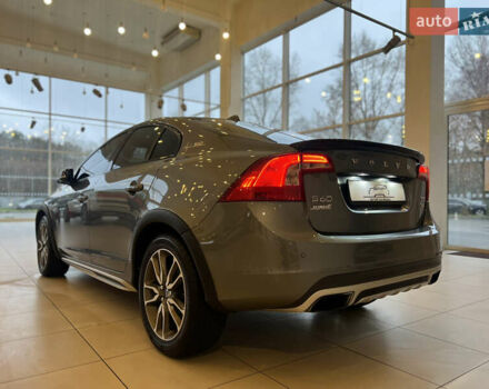 Серый Вольво С60, объемом двигателя 2.5 л и пробегом 181 тыс. км за 15900 $, фото 6 на Automoto.ua