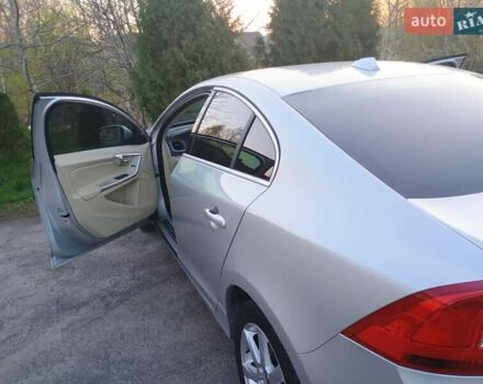 Серый Вольво С60, объемом двигателя 1.97 л и пробегом 255 тыс. км за 12300 $, фото 4 на Automoto.ua