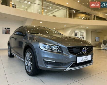 Серый Вольво С60, объемом двигателя 2.5 л и пробегом 181 тыс. км за 15900 $, фото 4 на Automoto.ua